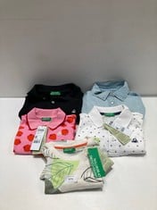 5 X BENETTON GARMENTS VARIOUS SIZES AND BRANDS INCLUDING WHITE POLO SHIRT S - LOCATION 43B.