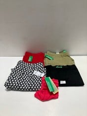 5 X BENETTON GARMENTS VARIOUS SIZES AND MODELS INCLUDING RED TROUSERS SIZE 40 - LOCATION 43B.