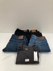 5 X GARMENTS READ VARIOUS SIZES AND MODELS INCLUDING GREY T-SHIRT M - LOCATION 51B.