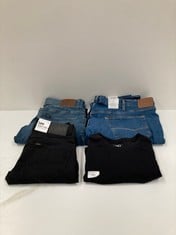 4 X GARMENTS READ VARIOUS SIZES AND MODELS INCLUDING BLACK T-SHIRT L - LOCATION 51B.