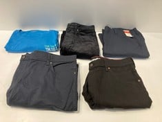 5 X WRANGLER GARMENTS VARIOUS SIZES AND MODELS INCLUDING BLUE T-SHIRT SIZE 4 XL - LOCATION 52B.