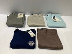 5 X DOCKERS GARMENTS VARIOUS SIZES AND MODELS INCLUDING NAVY BLUE T-SHIRT SIZE M - LOCATION 52B.