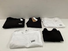 5 X VANS CLOTHING VARIOUS SIZES AND MODELS INCLUDING WHITE T-SHIRT SIZE L - LOCATION 40B.