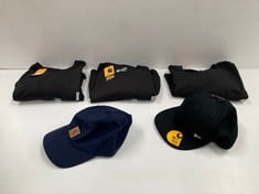 5 X CARHARTT GARMENTS VARIOUS SIZES AND MODELS INCLUDING NAVY BLUE CAP ONE SIZE FITS ALL - LOCATION 32B.