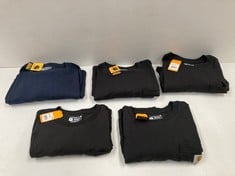 5 X CARHARTT GARMENTS VARIOUS SIZES AND MODELS INCLUDING NAVY BLUE T-SHIRT SIZE XL - LOCATION 32B.