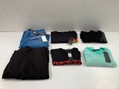 6 X REPLAY GARMENTS VARIOUS SIZES AND MODELS INCLUDING BLACK T-SHIRT SIZE XS - LOCATION 32B.