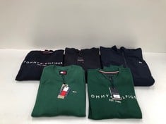 5 X TOMMY HILFIGER SWEATSHIRTS AND PULLOVERS VARIOUS SIZES AND STYLES INCLUDING BLUE JACKET SIZE XXL - LOCATION 37C.