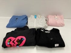 5 X CHILDREN'S CLOTHING VARIOUS SIZES, MAKES AND MODELS INCLUDING BLACK JUMPER SELECTED FEMME BLACK SIZE L - LOCATION 50C.