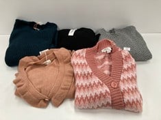 5 X JUMPERS VARIOUS SIZES, MODELS AND BRANDS INCLUDING GERRY WEBER GREY SIZE 40 - LOCATION 42C.