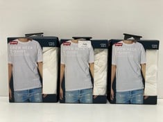 3 X PACKS LEVIS T-SHIRTS VARIOUS MODELS INCLUDING PACK 2 WHITE T-SHIRTS SIZE M - LOCATION 30C.