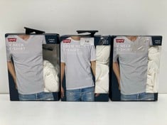 3 X PACKS LEVIS T-SHIRTS VARIOUS MODELS INCLUDING PACK 2 WHITE T-SHIRTS SIZE M - LOCATION 30C.