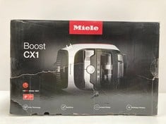 MIELE BOOST CX1 - POWERFUL, COMPACT AND AGILE BAGLESS AND CORDED CYLINDER HOOVER WITH VORTEX TECHNOLOGY AND AIRCLEAN HYGIENIC FILTER, WHITE AND RED( P.V.P TOTAL 329€) - LOCATION 38A.