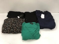 5 X DRESSES VARIOUS BRANDS AND SIZES INCLUDING PEPE JEANS DRESS SIZE XL - LOCATION 3C.