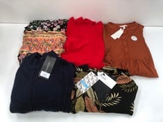 5 X DRESSES VARIOUS BRANDS AND SIZES INCLUDING NAVY BLUE DRESS SIZE M - LOCATION 7C.