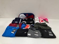 14 X SPORTSWEAR VARIOUS MAKES AND MODELS INCLUDING TOILETRY BAG BOAT - LOCATION 27C.