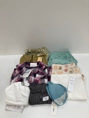 11 X WOMAN'SECRET GARMENTS VARIOUS SIZES AND MODELS INCLUDING XXL PYJAMAS - LOCATION 52C.