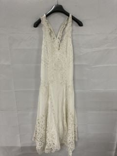 WHITE INTRICATE DESIGNED DRESS - SIZE: S - RRP: £270.00