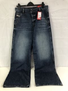 DIESEL BLUE JEANS SIZE: W28 - RRP.£300