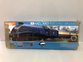 HORNBY MALLARD RECORD BREAKER TRAIN SET RRP: £249.99