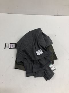 2 X UNDER ARMOUR 1/4 ZIP SWEATERS IN GREY & GREEN