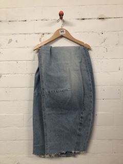 PAIR OF DESIGNER DENIM JEANS IN BLUE - SIZE 27 - RRP $298