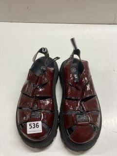 PAIR OF MIISTA PLATFORM SANDALS IN BURGUNDY SIZE EUR 41