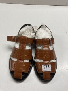 PAIR OF MAEVE BROWN LEATHER SANDALS SZE EUR 39