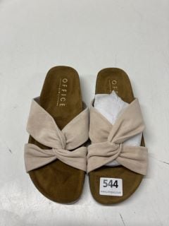 PAIR OF OFFICE BOW SANDALS SIZE EUR 38