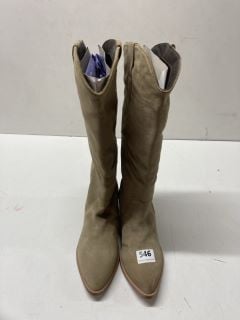 PAIR OF TALL BEIGE COWBOY BOOTS IN SUEDE SIZE UK5