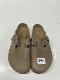 PAIR OF BIRKENSTOCK SLIP ON SANDALS IN BEIGE SIZE EUR 39