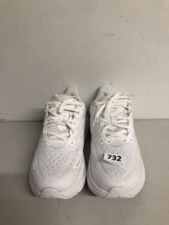 PAIR OF HOKA RUNNING TRAINERS IN WHITE SIZE UK 6