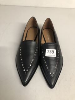 PAIR OF FORMAL BLACK LEATHER LOAFERS SIZE EU 37