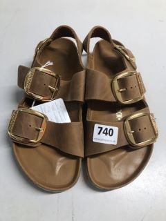 PAIR OF BIRKENSTOCK  SANDALS IN LIGHT BROWN SIZE EU 41