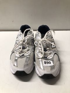 NEW BALANCE TRAINERS IN WHITE UK SIZE 7.5