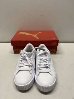 PAIR OF PUMA C CREW SNAKE TRAINERS IN WHITE - SIZE UK 6