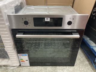 ZANUSSI SINGLE ELECTRIC OVEN MODEL ZOHCX3X2 RRP £359 (EX-DISPLAY)