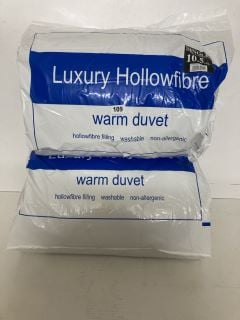 2 X SINGLE LUXURY HOLLOWFIBRE DUVETS