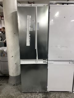 NEFF TALL INTEGRATED FRIDGE FREEZER - MODEL KG KIUU29A - RRP.£210 (EX-DISPLAY)