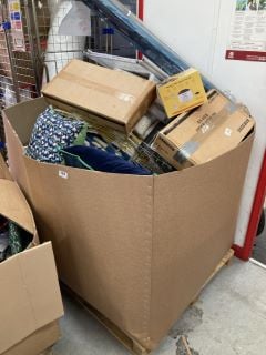 LARGE PALLET OF ITEMS INC PILLOWS, BLINDS