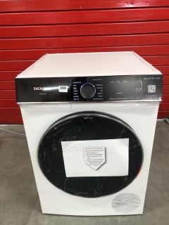 SIEMENS 9KG IQ-700 HEAT PUMP CONDENSER TUMBLE DRYER â€“ WHITE MODEL: WQ46B2C9GB RRP: £529 (POWERS ON)