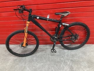 BLACK FRAMED PUSH BIKE (MPSS02825228) (VAT ONLY PAYABLE ON BUYERS PREMIUM)