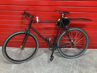 BLACK FRAMED PUSH BIKE WITH HELMET (MPSS02825258) (VAT ONLY PAYABLE ON BUYERS PREMIUM)