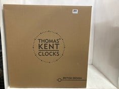 4 X ASSORTED CLOCKS TO INCLUDE THOMAS KENT CLOCKS 21" CLOCKSMITH WALL CLOCK COG IVORY