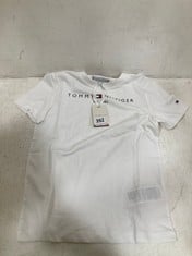 3 X ASSORTED KIDS CLOTHING TO INCLUDE TOMMY HILFIGER ESSENTIAL TEE AGE 10 IN WHITE