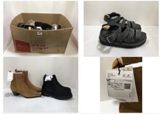 BOX OF ASSORTED FOOTWEAR TO INCLUDE DR MARTENS SOFT WAIR BLACK LEATHER SANDALS - SIZE 6