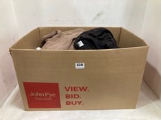 BOX OF ASSORTED ADULTS CLOTHING TO INCLUDE THE NORTH FACE MENS GRAPHIC TSHIRT SIZE MEDIUM