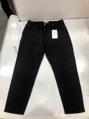 CALVIN KLEIN WOMENS HIGH RISE MOM JEANS IN BLACK W34