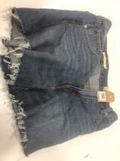 LEVI'S HIGH WAISTED MOM SHORTS SIZE 30