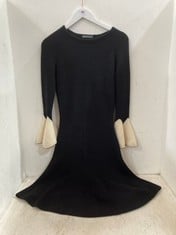 ALEXANDER MCQUEEN 100% WOOL BLACK DRESS WITH FLARED SLEEVES SIZE MEDIUM