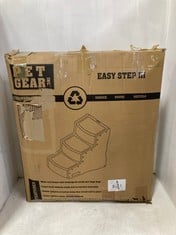 4 X ASSORTED ITEMS TO INCLUDE PET GEAR EASY STEP III PET STAIRS